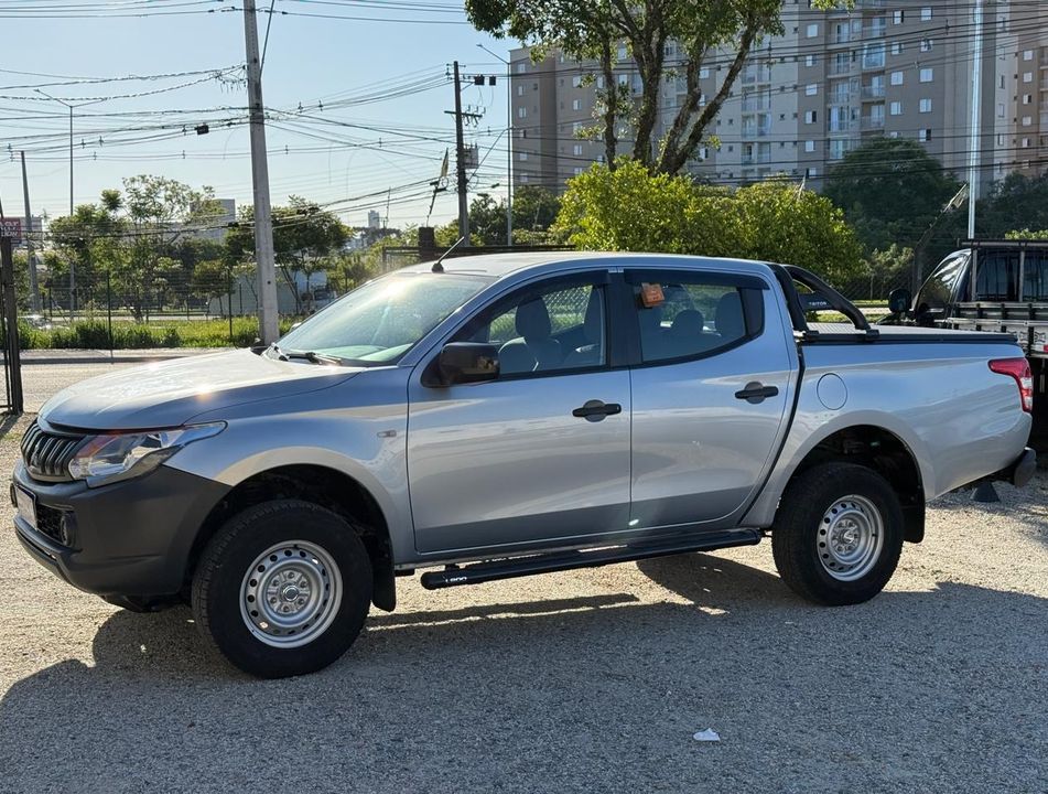 Mitsubishi L200 Triton Sport GLX 2.4 CD Diesel Mec.
