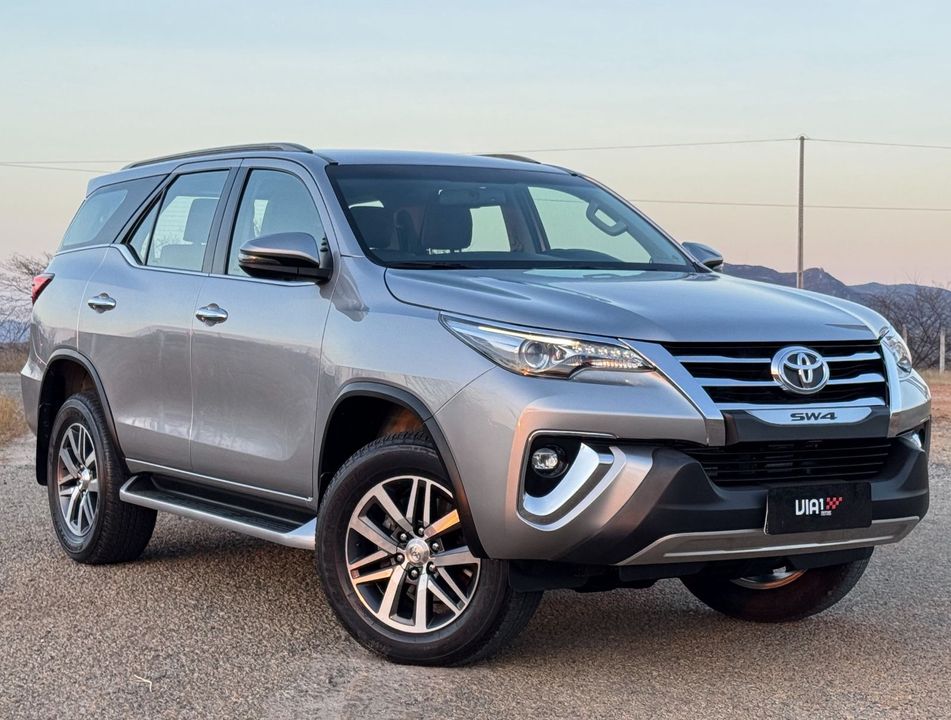 Toyota Hilux SW4 SRX 4x4 2.8 TDI 16V Dies. Aut.