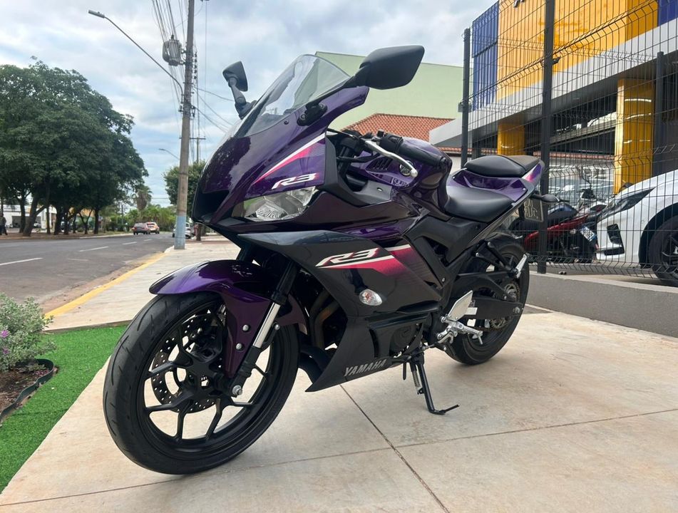YAMAHA YZF R-3 321/ABS
