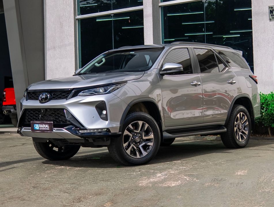 Toyota Hilux SW4 SRX Plat. 4x4 2.8 TB Die. Aut.