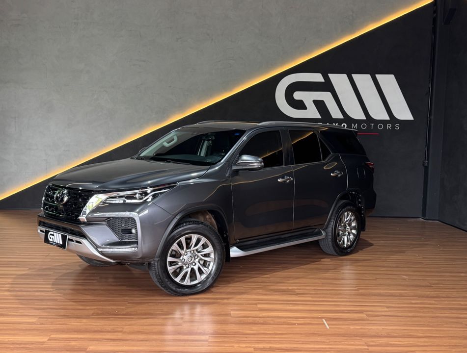 Toyota Hilux SW4 SRX 4x4 2.8 TDI 16V Dies. Aut.