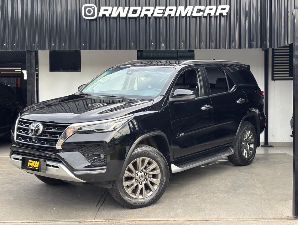 Toyota Hilux SW4 SRX 4x4 2.8 TDI 16V Dies. Aut.