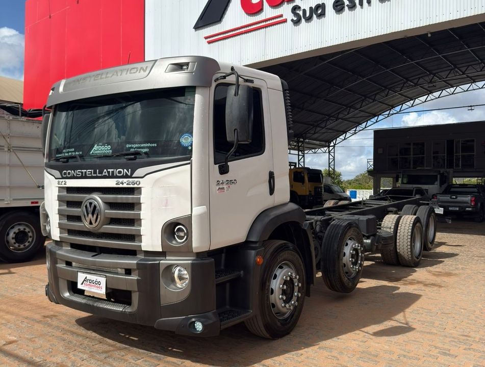 VOLKSWAGEN 24-250 E Constellation 3-Eixos 2p (diese