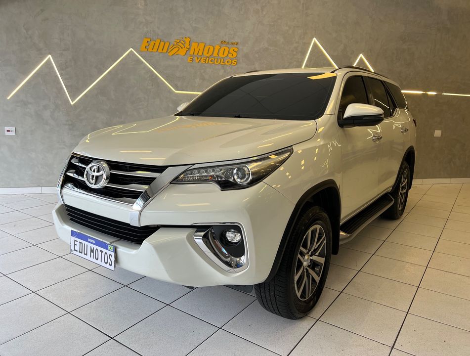 Toyota Hilux SW4 SRX 4x4 2.8 TDI 16V Dies. Aut.