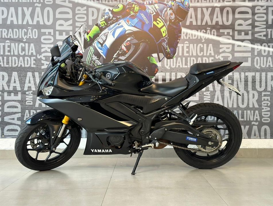 YAMAHA YZF R-3 321/ABS