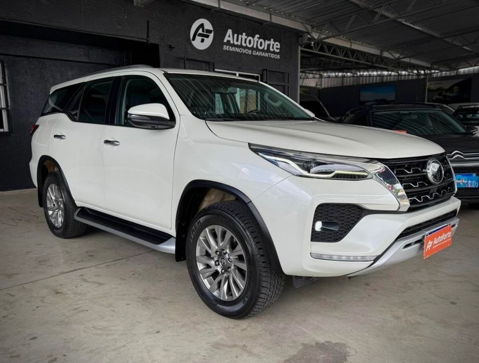 Toyota Hilux SW4 SRX 4x4 2.8 TDI 16V Dies. Aut.