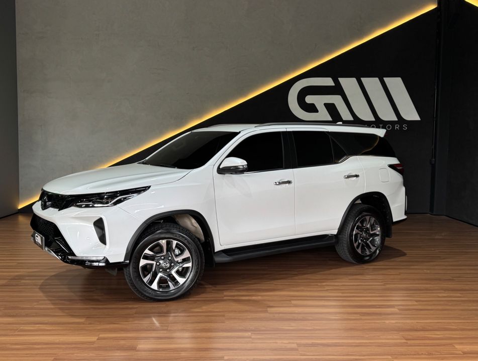 Toyota Hilux SW4 SRX Plat. 4x4 2.8 TB Die. Aut.