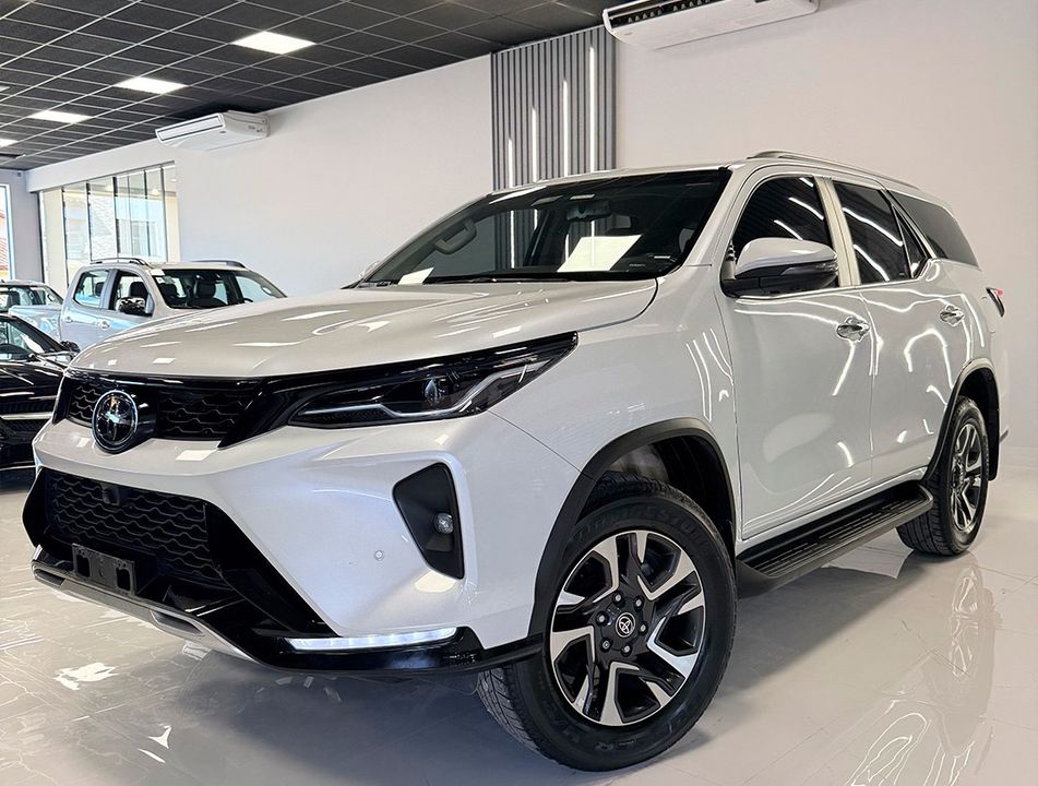 Toyota Hilux SW4 SRX Plat. 4x4 2.8 TB Die. Aut.