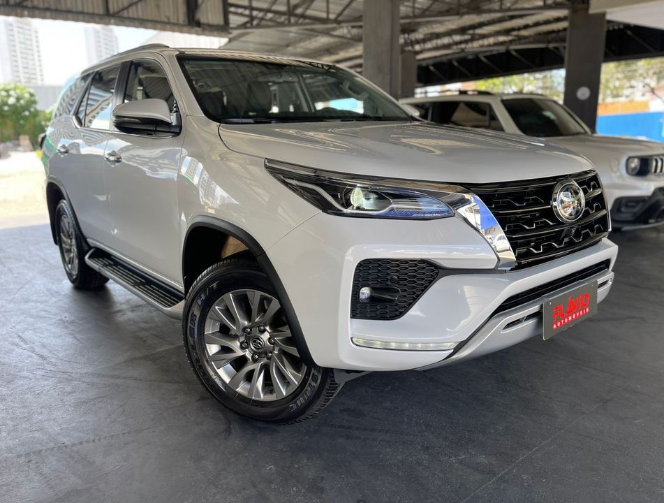 Toyota Hilux SW4 SRX 4x4 2.8 TDI 16V Dies. Aut.