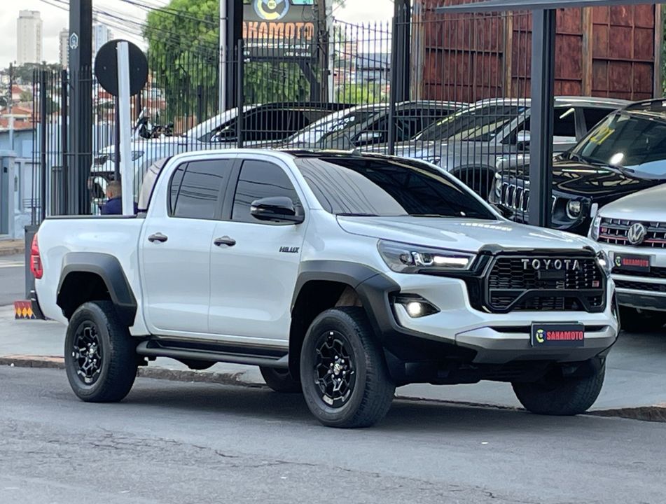 Toyota Hilux CD GR-S 4x4 2.8 TDI Dies. Aut.