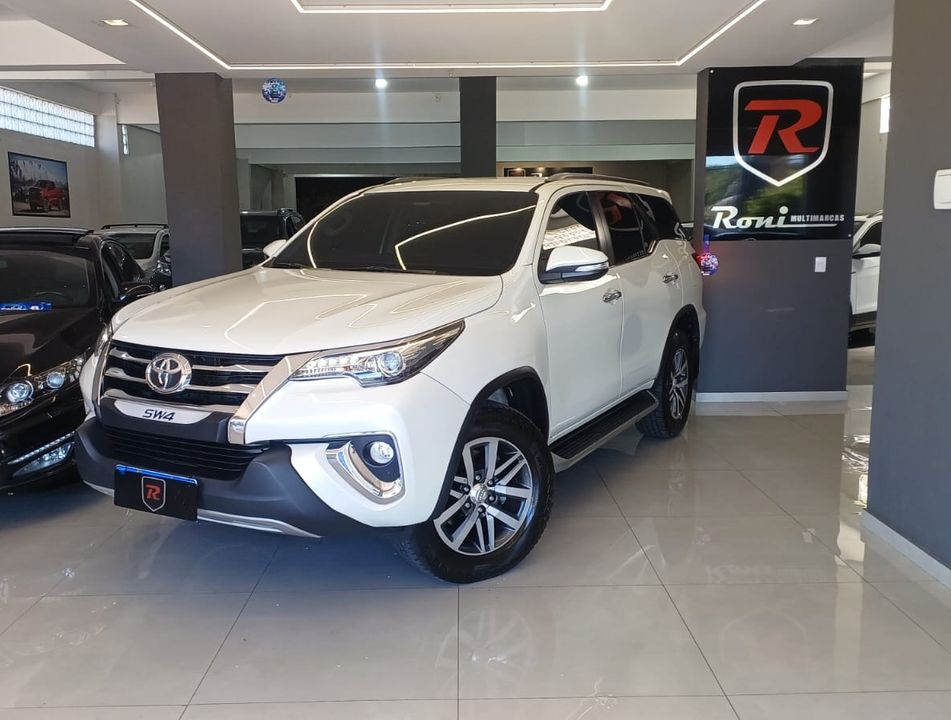 Toyota Hilux SW4 SRX 4x4 2.8 TDI 16V Dies. Aut.