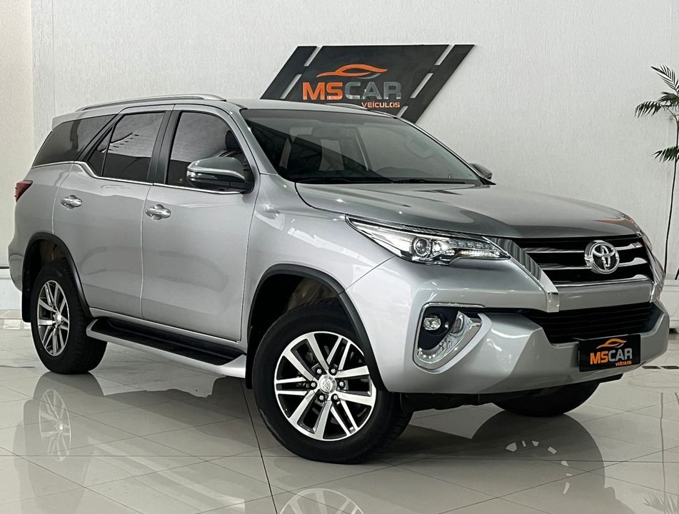 Toyota Hilux SW4 SRX 4x4 2.8 TDI 16V Dies. Aut.