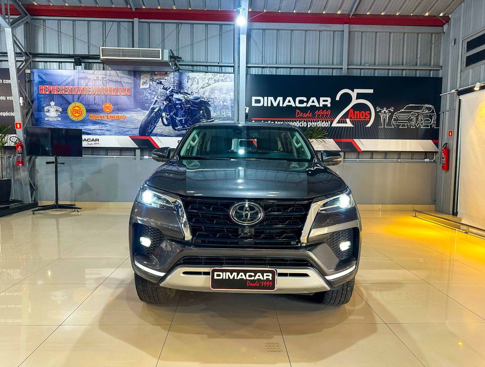 Toyota Hilux SW4 SRX 4x4 2.8 TDI 16V Dies. Aut.