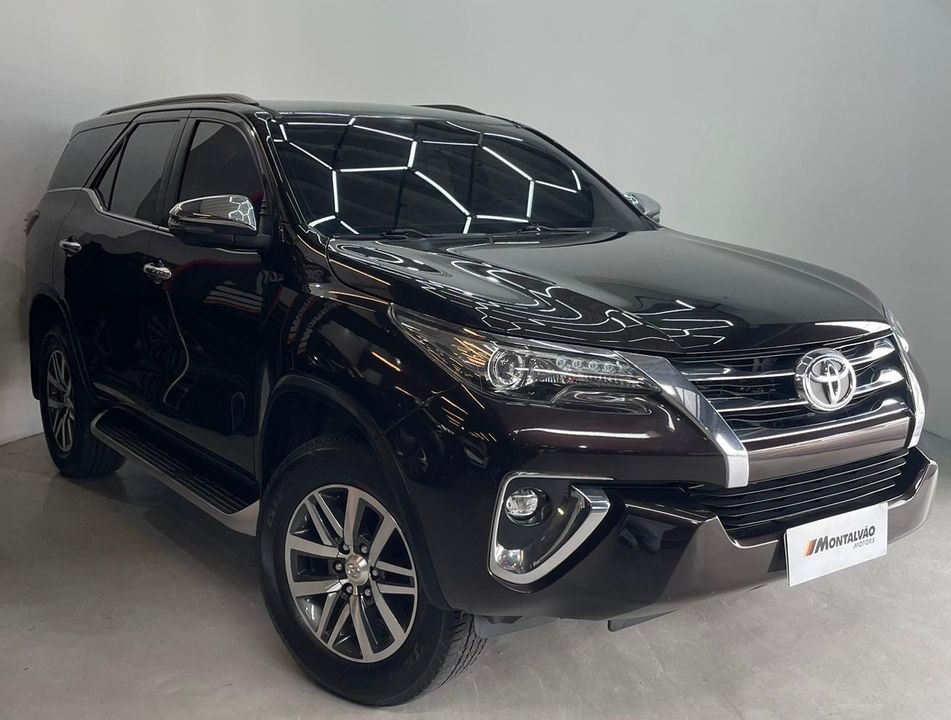 Toyota Hilux SW4 SRX 4x4 2.8 TDI 16V Dies. Aut.