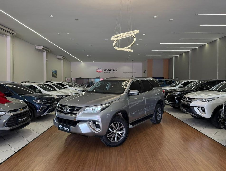 Toyota Hilux SW4 SRX 4x4 2.8 TDI 16V Dies. Aut.