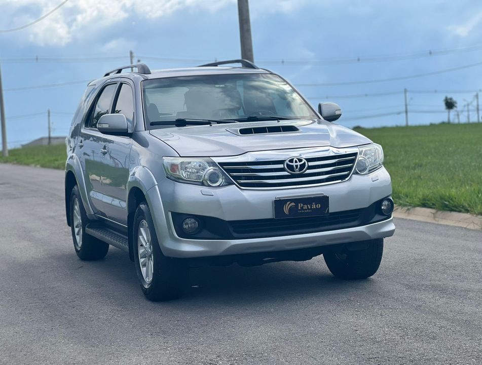 Toyota Hilux SW4 SRV D4-D 4x4 3.0 TDI Dies. Aut