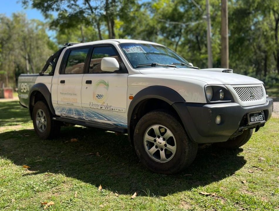 Mitsubishi L200 OUTDOOR HPE 2.5 4x4 CD T.Dies. Mec.