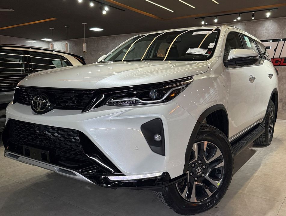 Toyota Hilux SW4 SRX Plat. 4x4 2.8 TB Die. Aut.