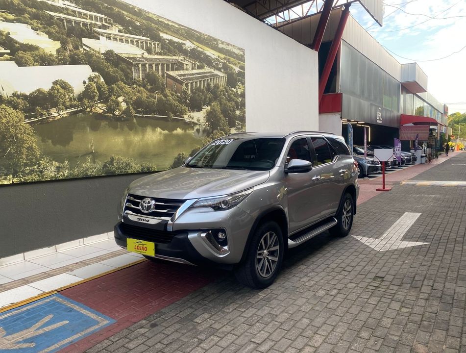 Toyota Hilux SW4 SRX 4x4 2.8 TDI 16V Dies. Aut.