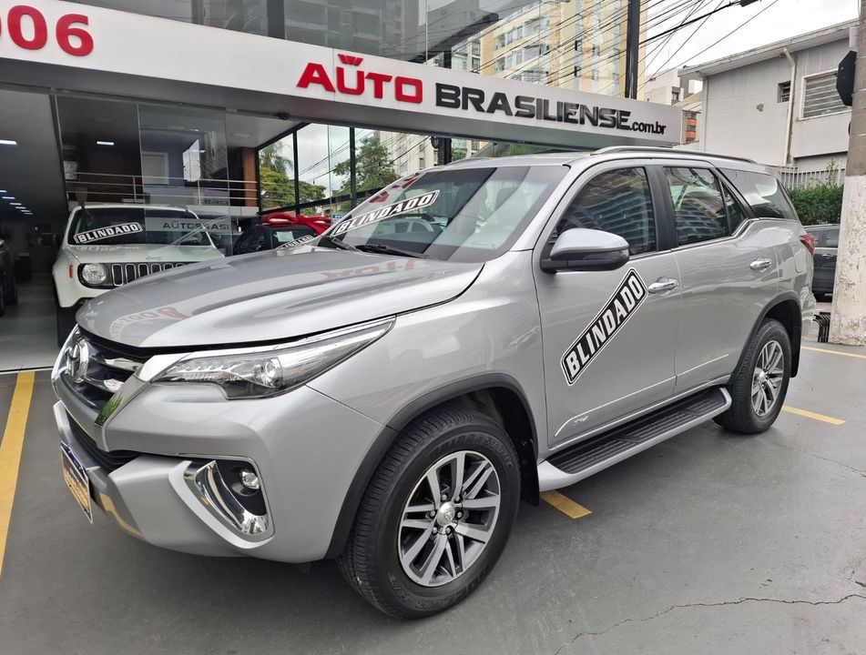 Toyota Hilux SW4 SRX 4x4 2.8 TDI 16V Dies. Aut.