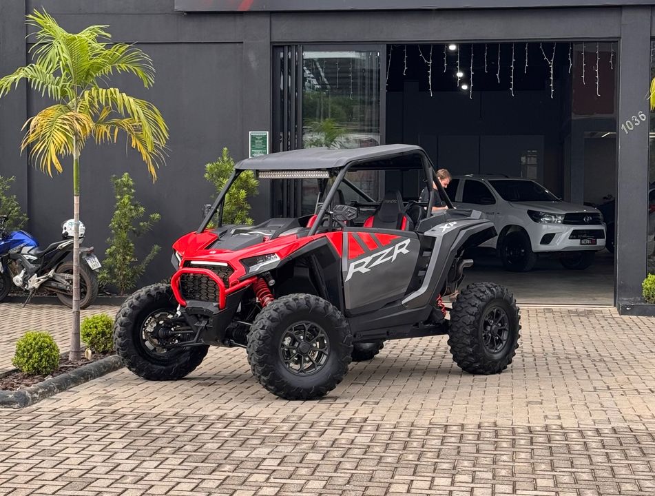 POLARIS RZR R 4 ULTIMATE Turbo 4x4 (UTV)