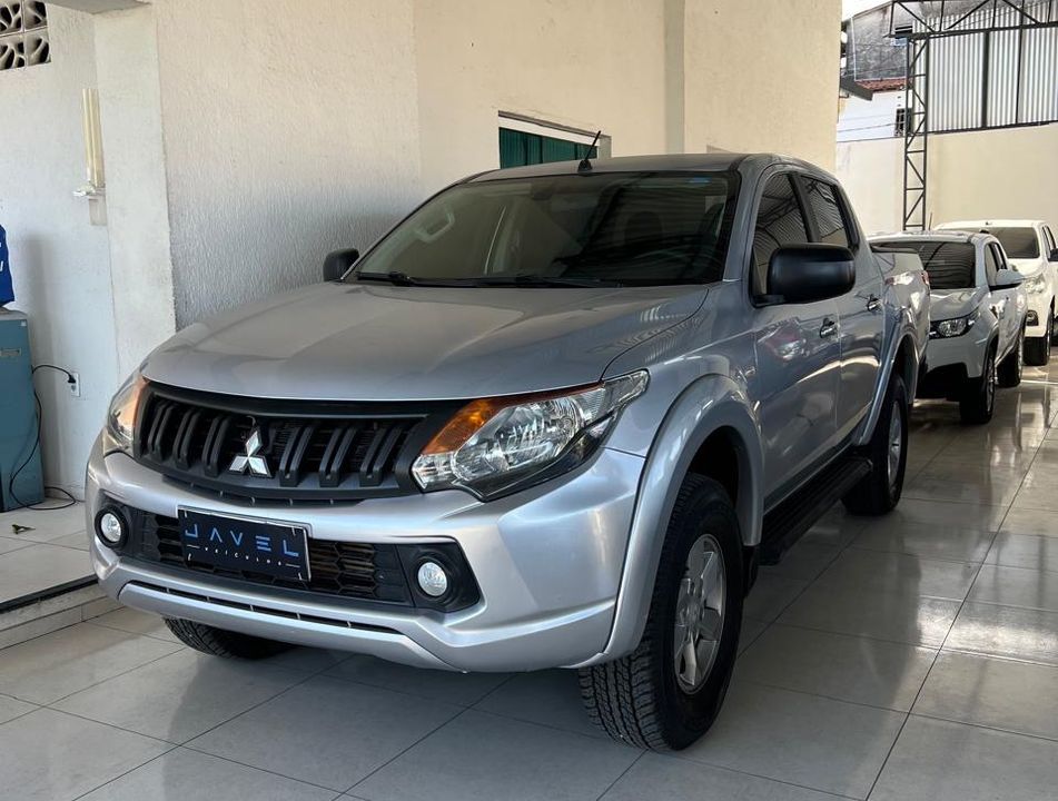 Mitsubishi L200 Tri. Outd. GLX 2.4 CD 4x4 Die. Mec.