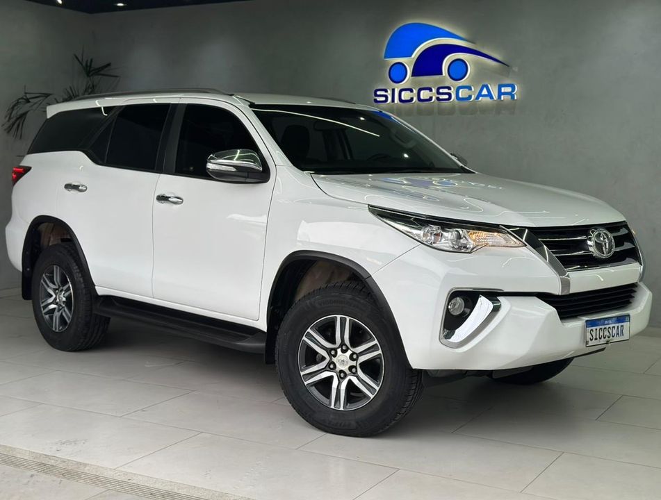 Toyota Hilux SW4 SR 4x2 2.7/ 2.7 Flex 16V Aut.