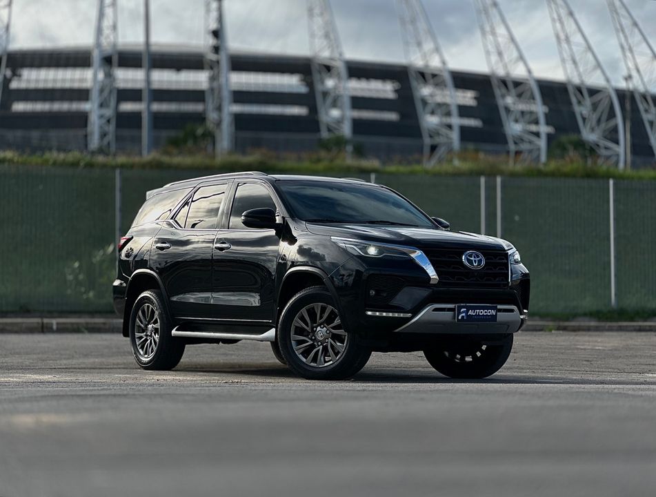 Toyota Hilux SW4 SRX 4x4 2.8 TDI 16V Dies. Aut.