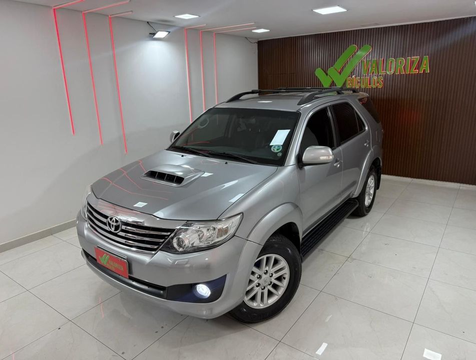 Toyota Hilux SW4 SRV D4-D 4x4 3.0 TDI Dies. Aut
