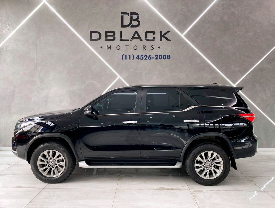 Toyota Hilux SW4 SRX 4x4 2.8 TDI 16V Dies. Aut.