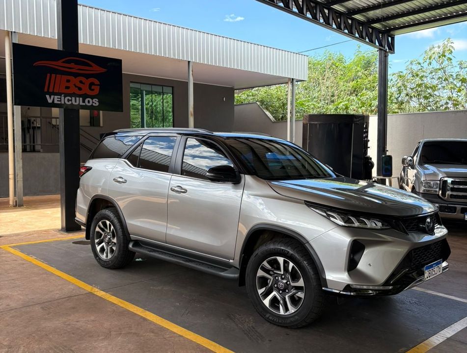 Toyota Hilux SW4 Diamond 2.8 TB 4x4 Die. Aut.