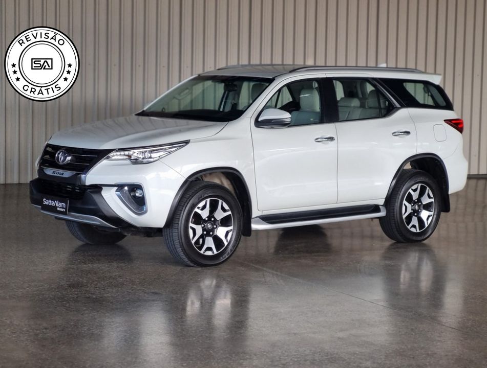 Toyota Hilux SW4 SRX Diamo. 4x4 2.8 TB Die Aut.