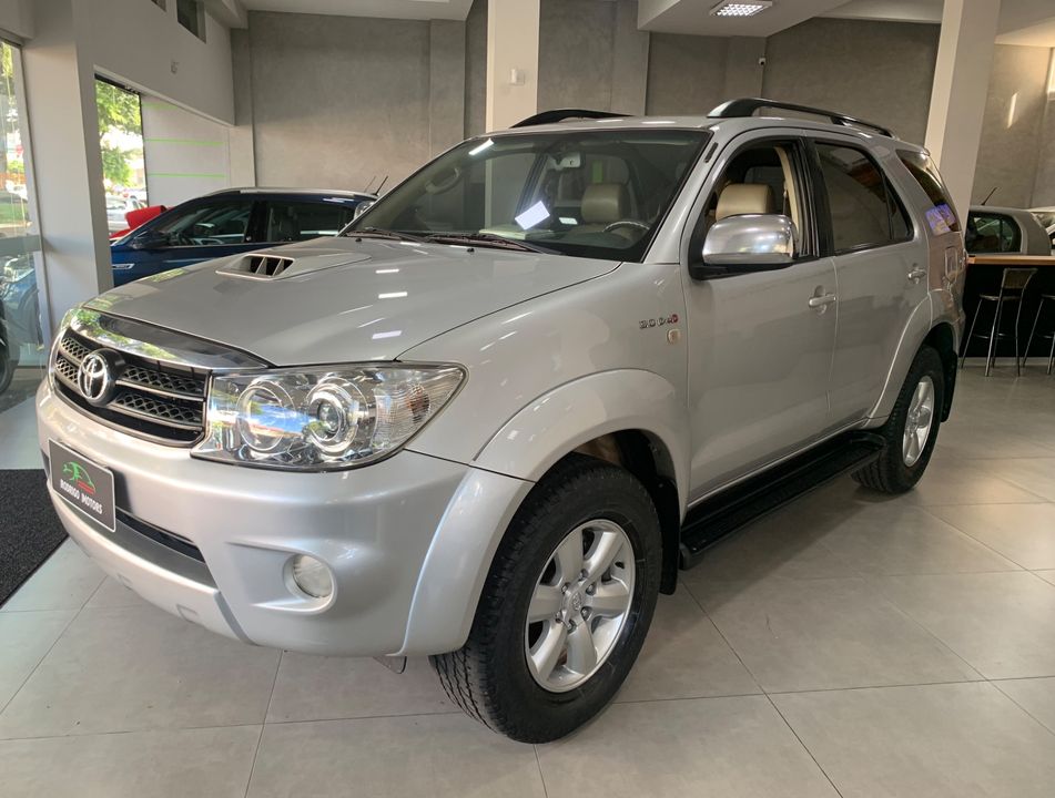 Toyota Hilux SW4 SRV D4-D 4x4 3.0 TDI Dies. Aut
