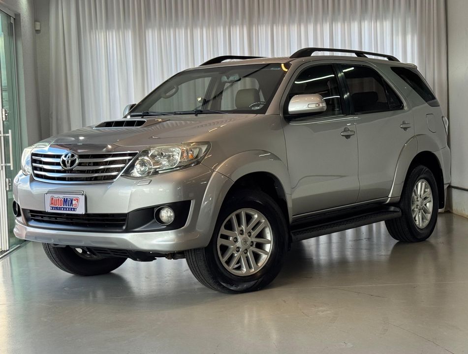 Toyota Hilux SW4 SRV D4-D 4x4 3.0 TDI Dies. Aut