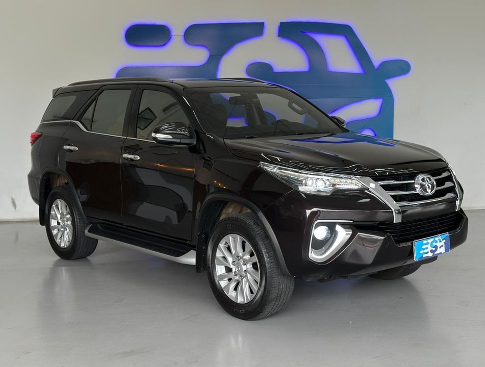 Toyota Hilux SW4 SRX 4x4 2.8 TDI 16V Dies. Aut.