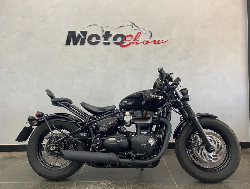 TRIUMPH BONNEVILLE BOBBER BLACK 1200cc