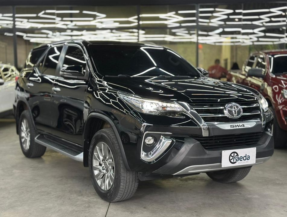 Toyota Hilux SW4 SRX 4x4 2.8 TDI 16V Dies. Aut.