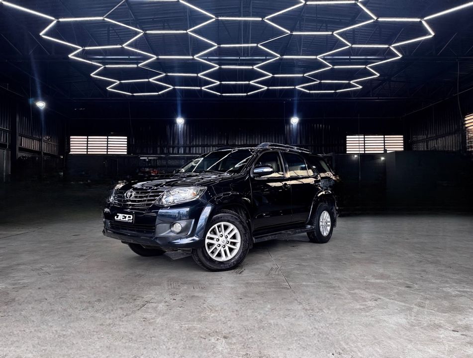 Toyota Hilux SW4 SRV D4-D 4x4 3.0 TDI Dies. Aut