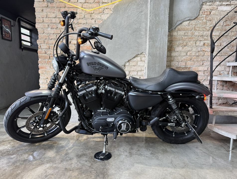 Harley XL 883N IRON