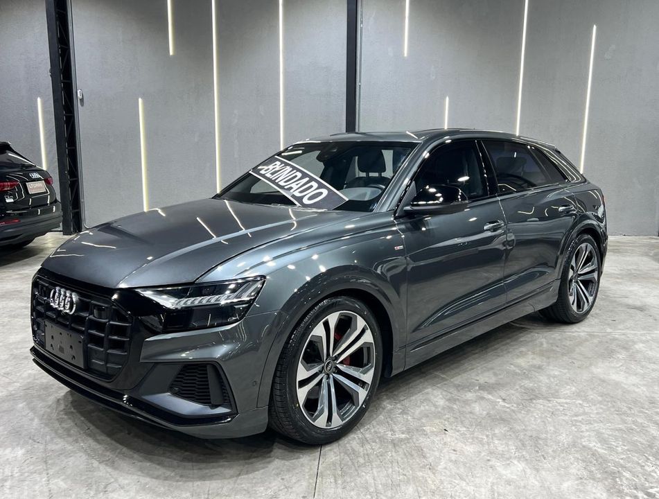 Audi Q8 Perf.Black 3.0 TFSI Quat. S-tr/(Híb.)