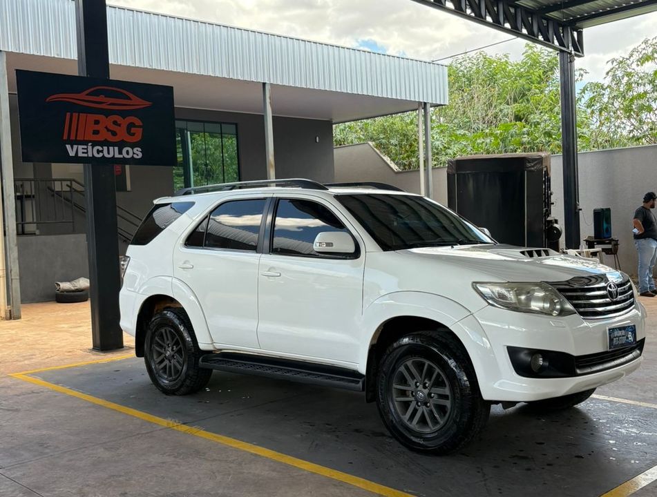 Toyota Hilux SW4 SRV D4-D 4x4 3.0 TDI Dies. Aut