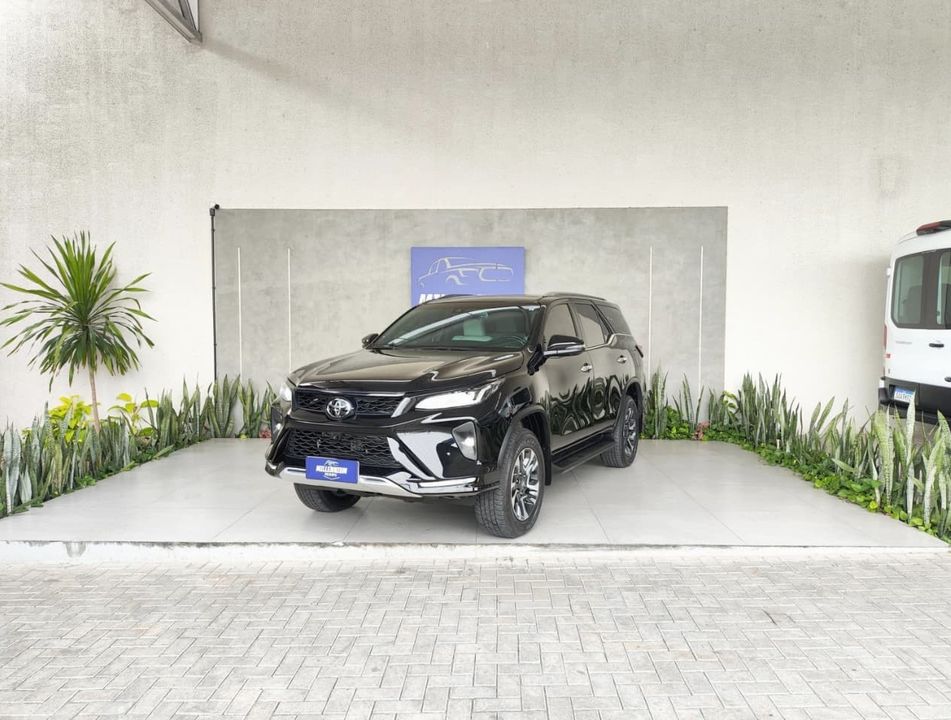 Toyota Hilux SW4 Diamond 2.8 TB 4x4 Die. Aut.