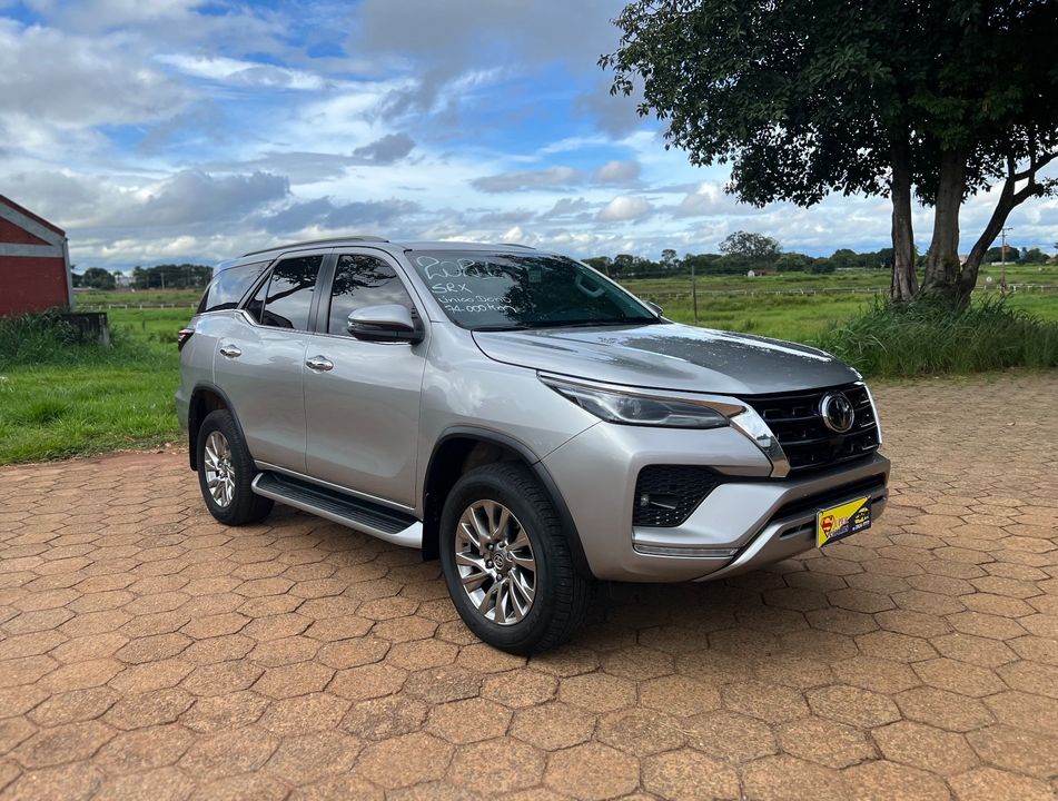 Toyota Hilux SW4 SRX 4x4 2.8 TDI 16V Dies. Aut.