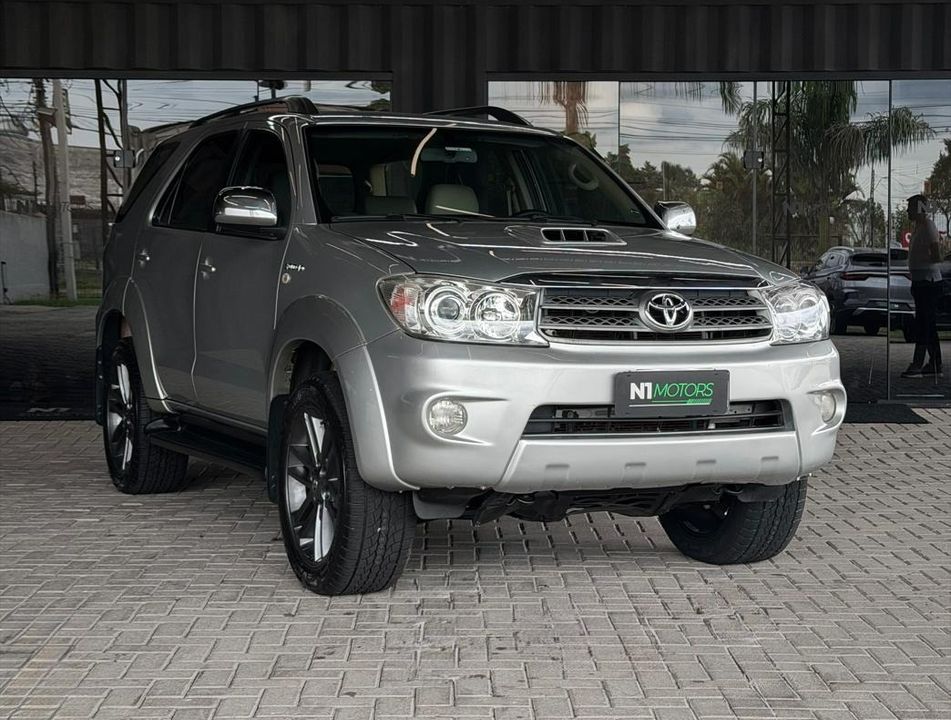 Toyota Hilux SW4 SRV D4-D 4x4 3.0 TDI Dies. Aut