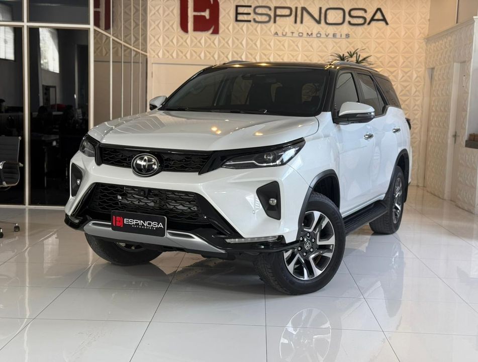 Toyota Hilux SW4 SRX Plat. 4x4 2.8 TB Die. Aut.