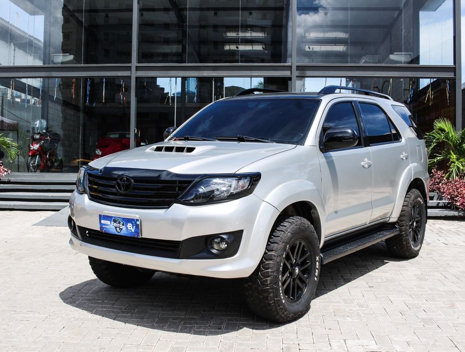 Toyota Hilux SW4 SRV D4-D 4x4 3.0 TDI Dies. Aut