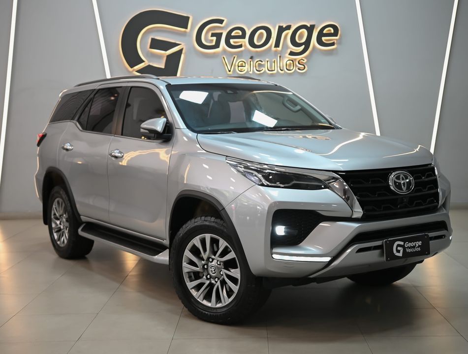 Toyota Hilux SW4 SRX 4x4 2.8 TDI 16V Dies. Aut.