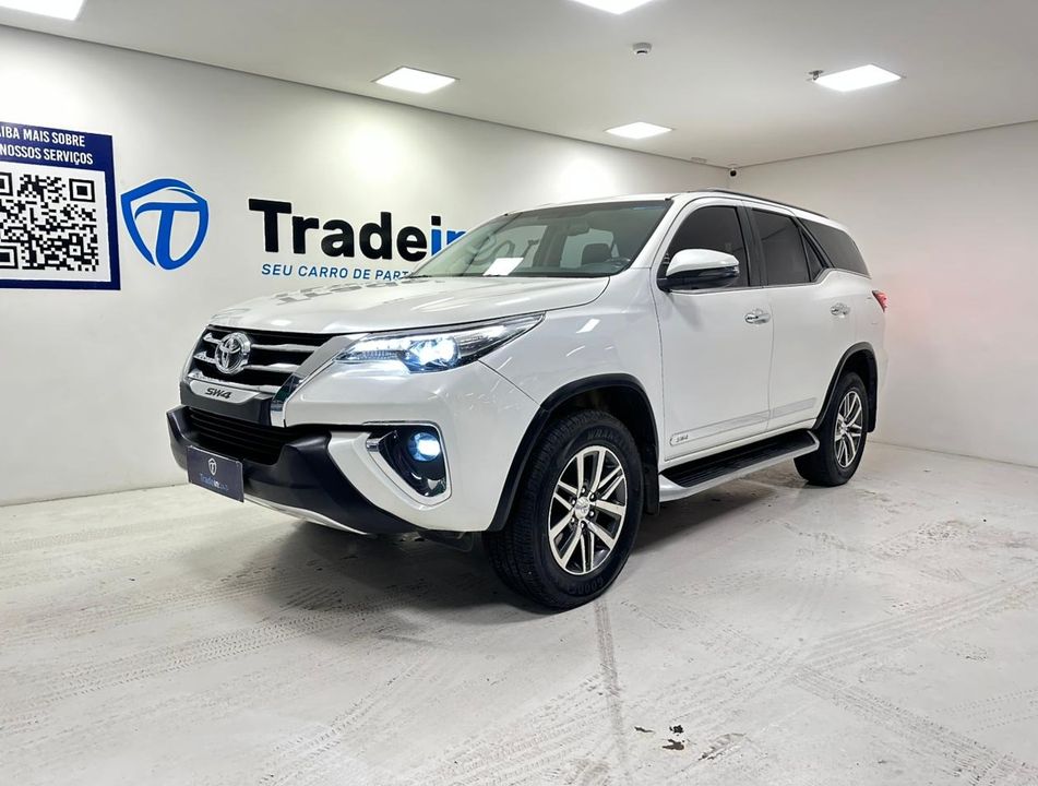 Toyota Hilux SW4 SRX 4x4 2.8 TDI 16V Dies. Aut.