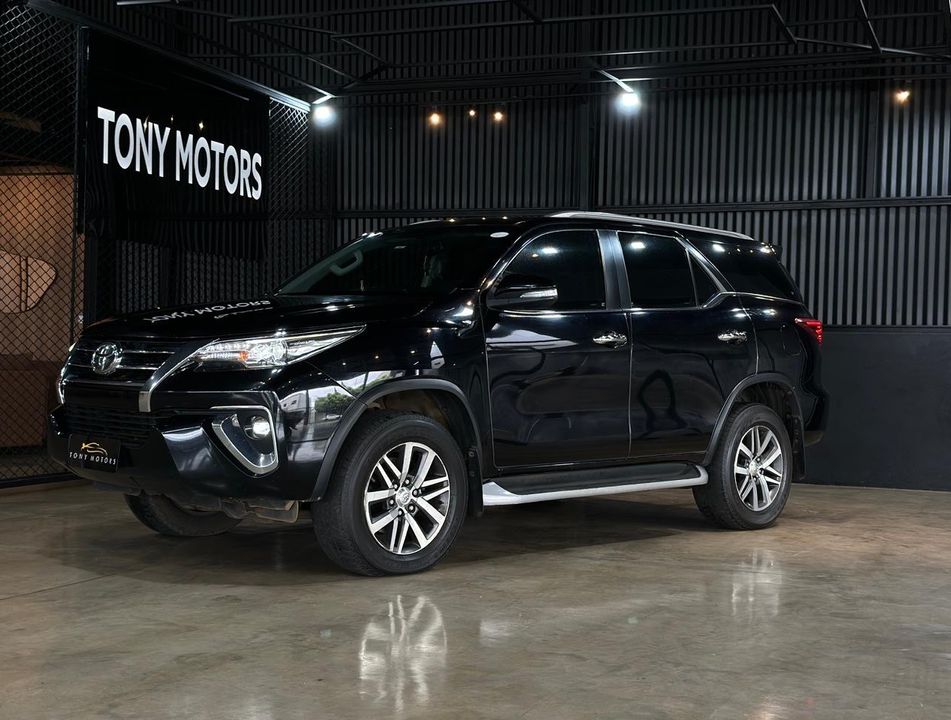 Toyota Hilux SW4 SRX 4x4 2.8 TDI 16V Dies. Aut.