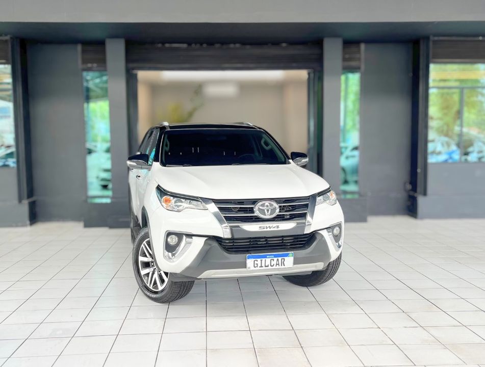 Toyota Hilux SW4 SR 4x2 2.7/ 2.7 Flex 16V Aut.